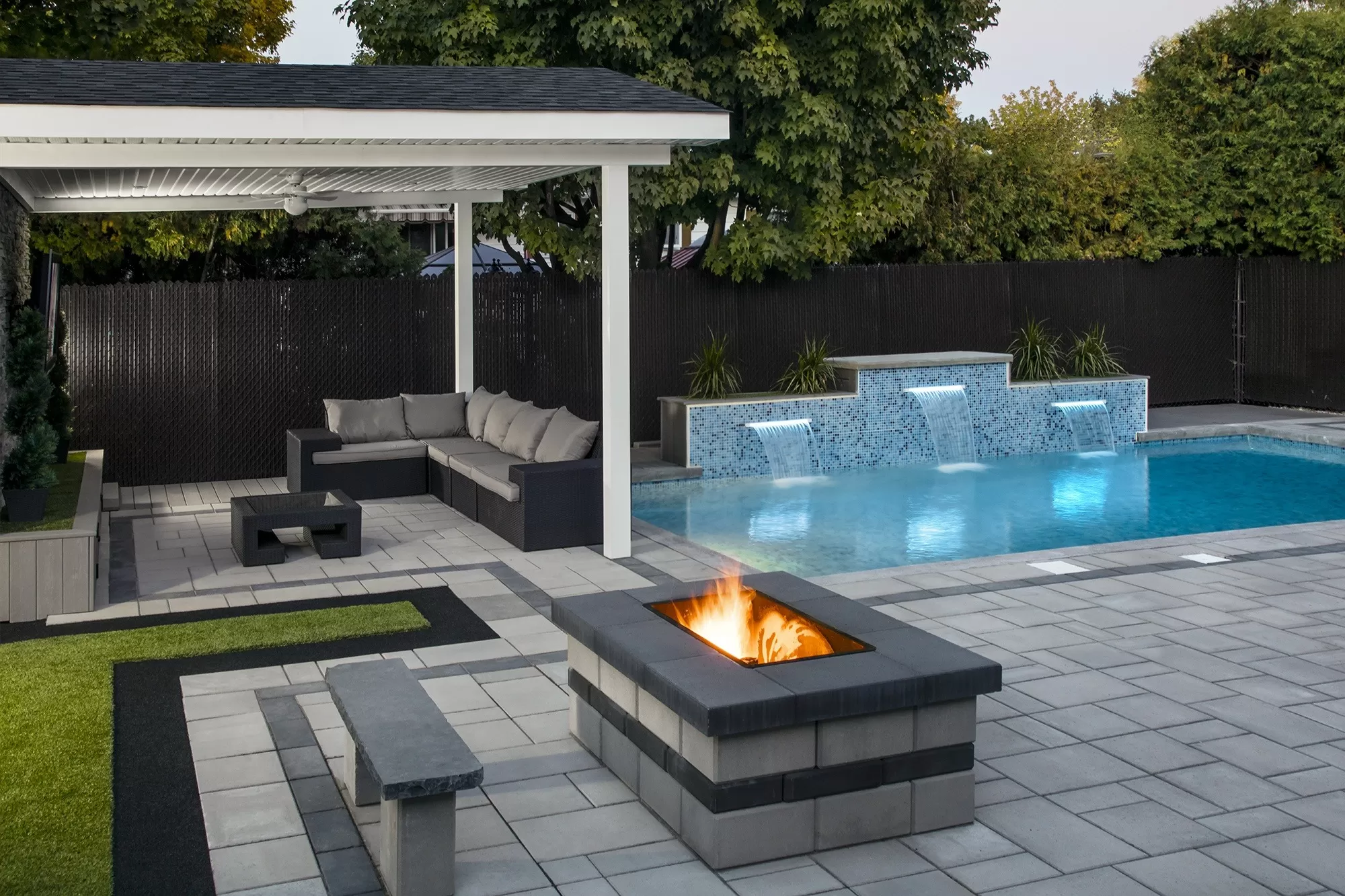 Installateur de système de lumière et d'éclairage intérieur et extérieur résidentiel dans Lanaudière, Laurentides, Rive-Nord, Rive-Sud de Montréal / Électricien Terrebonne Installateur de système de lumière et d'éclairage intérieur et extérieur résidentiel dans Lanaudière, Laurentides, Rive-Nord, Rive-Sud de Montréal / Électricien Terrebonne